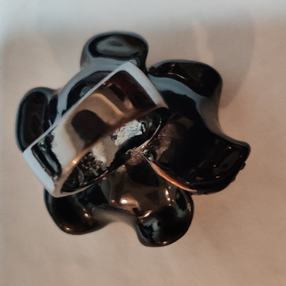 Black Camelia Rose Flower Cocktail Ring - Picture 8 of 15